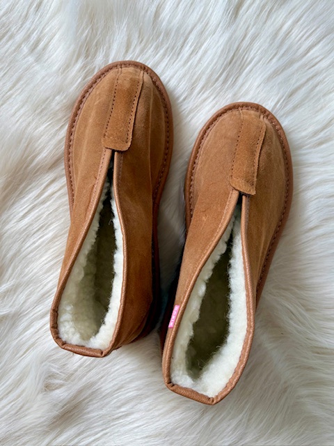 Brązowe bambosze ze skóry naturalnej